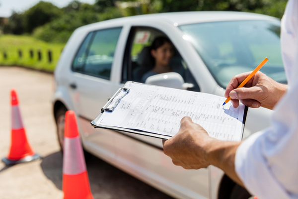 You are currently viewing Centres de stages de sensibilisation à la sécurité routière : en marche vers la dématérialisation