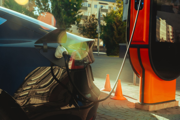 You are currently viewing Bornes de recharge de véhicules électriques : il en faut plus !