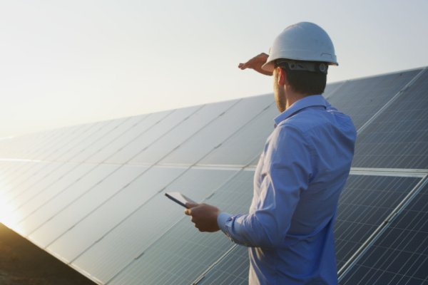 You are currently viewing Panneaux photovoltaïques : un consommateur très (trop ?) productif
